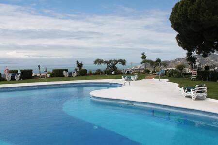 Hermosa Casa Con Terraza E Increibles Vistas Al Mar Y La Montana Nerja Dış mekan fotoğraf