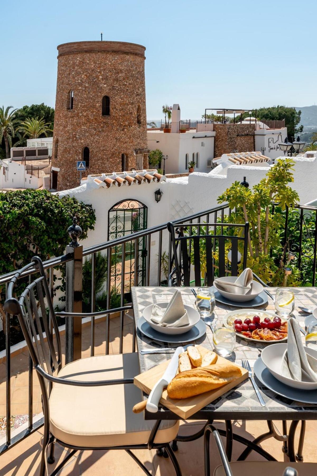 Hermosa Casa Con Terraza E Increibles Vistas Al Mar Y La Montana Nerja Dış mekan fotoğraf
